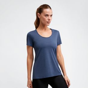camiseta-solo-vitality-com-protecao-solar-uv50-feminina-azul-para-atividades-pe-na-trilha-1