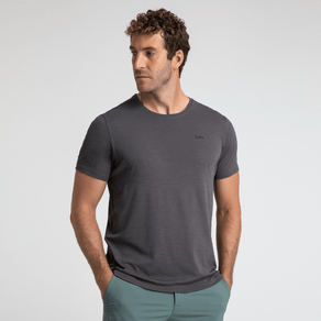 camiseta-solo-vitality-com-protecao-solar-uv50-masculina-grafite-perfil-pe-na-trilha-1