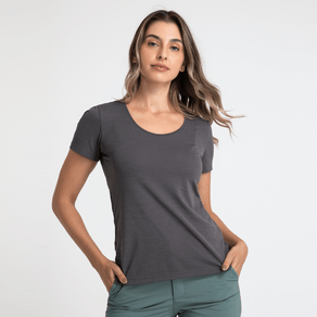 camiseta-solo-vitality-com-protecao-solar-uv50-feminina-grafite-perfil-pe-na-trilha-1