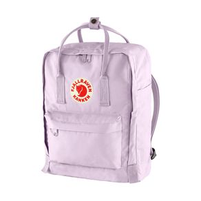 mochila-fjallraven-kanken-pastel-lavender-casual-perfil-pe-na-trilha