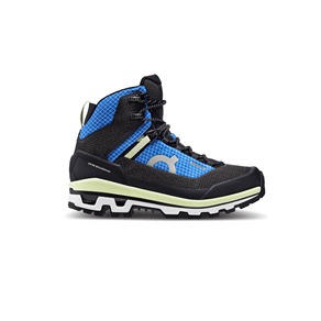 bota-on-running-cloudalpine-waterproof-feminina-cobalt-limeligh-pe-na-trilha-1